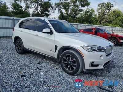 Czwarte zdjęcie samochodu z boku: 2017 BMW X5 SDRIVE35I VIN:5UXKR2C3XH0X05351 - miniatura