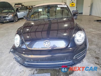 Piąte zdjęcie samochodu w środku: 2018 VOLKSWAGEN BEETLE S VIN:3VW5DAAT2JM505025 - miniatura