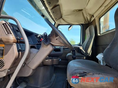 Zdjęcie 7 z 12 samochodu: 2013 VOLVO VN VNL VIN:4V4NC9EG7DN136243 - miniatura