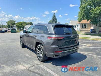 Trzecie zdjęcie samochodu z tyłu: 2022 JEEP GRAND CHEROKEE OVERLAND VIN:1C4RJHDG6N8621729 - miniatura