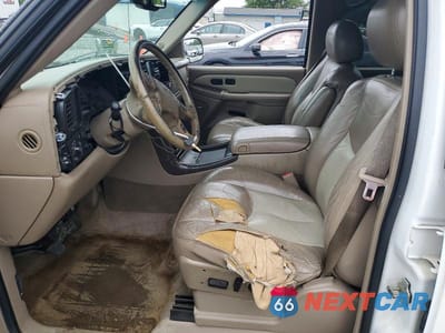 Zdjęcie 7 z 13 samochodu: 2004 GMC YUKON XL DENALI VIN:1GKFK66U94J215642 - miniatura