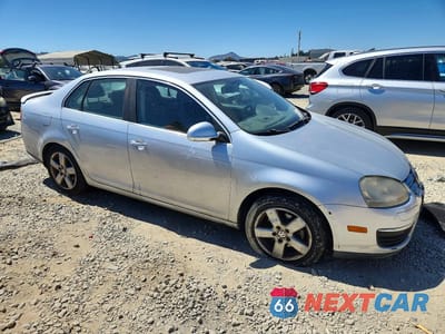 Czwarte zdjęcie samochodu z boku: 2008 VOLKSWAGEN JETTA SE VIN:3VWRZ81K68M010050 - miniatura