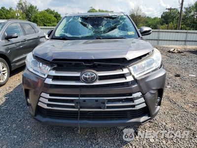 Piąte zdjęcie samochodu w środku: 2019 TOYOTA HIGHLANDER XLE VIN:5TDJZRFH3KS574636 - miniatura