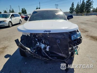 Piąte zdjęcie samochodu w środku: 2020 JEEP GRAND CHEROKEE LAREDO VIN:1C4RJFAG2LC126558 - miniatura