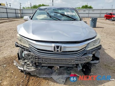 Piąte zdjęcie samochodu w środku: 2016 HONDA ACCORD EX VIN:1HGCR2F73GA049833 - miniatura