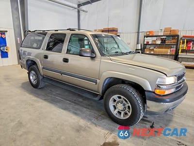 Czwarte zdjęcie samochodu z boku: 2002 CHEVROLET SUBURBAN C2500 VIN:3GNGC26G52G253083 - miniatura