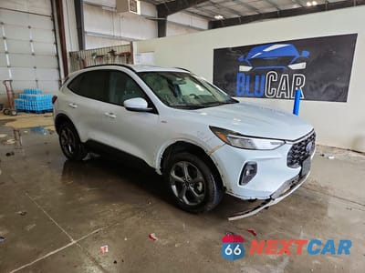 Czwarte zdjęcie samochodu z boku: 2025 FORD ESCAPE ST LINE SELECT VIN:1FMCU9NA5SUB03669 - miniatura