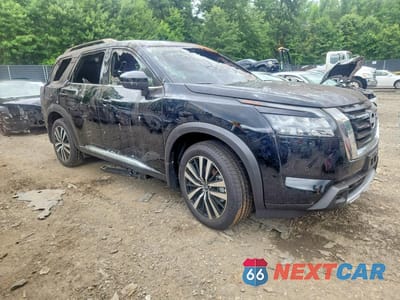 Czwarte zdjęcie samochodu z boku: 2025 NISSAN PATHFINDER PLATINUM VIN:5N1DR3DK9SC244201 - miniatura