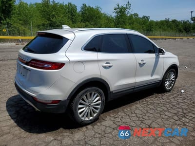 Trzecie zdjęcie samochodu z tyłu: 2019 LINCOLN MKC VIN:5LMCJ1D98KUL15593 - miniatura