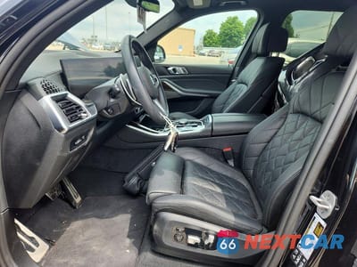 Zdjęcie 7 z 13 samochodu: 2025 BMW X5 M60I VIN:5UX33EU04S9Y17755 - miniatura
