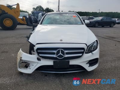 Piąte zdjęcie samochodu w środku: 2020 MERCEDES-BENZ E 350 4MATIC VIN:W1KZF8EB6LA759223 - miniatura