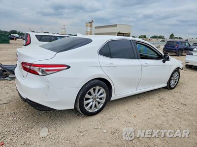 Trzecie zdjęcie samochodu z tyłu: 2020 TOYOTA CAMRY LE VIN:4T1L11AK9LU387754 - miniatura