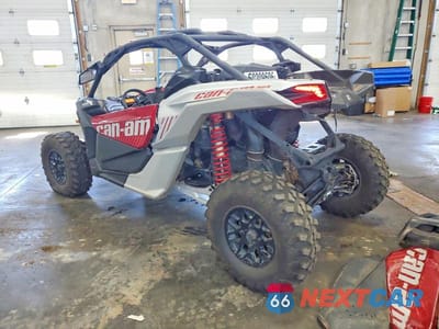 Trzecie zdjęcie samochodu z tyłu: 2025 CAN-AM MAVERICK X3 UTILITY VEHICLE VIN:3JBVGAY44SE000109 - miniatura