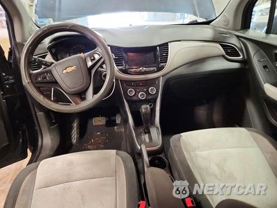 Zdjęcie 8 z 13 samochodu: 2019 CHEVROLET TRAX LS VIN:3GNCJNSB9KL220904 - miniatura