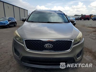 Piąte zdjęcie samochodu w środku: 2016 KIA SORENTO LX VIN:5XYPG4A35GG064551 - miniatura
