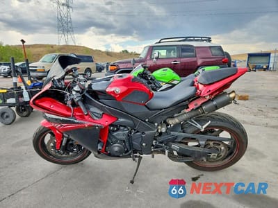 Trzecie zdjęcie samochodu z tyłu: 2013 YAMAHA YZFR1 VIN:JYARN23E9DA014521 - miniatura