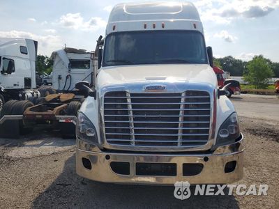 Piąte zdjęcie samochodu w środku: 2016 FREIGHTLINER CASCADIA 125 VIN:3AKJGLBGXGSHG3174 - miniatura