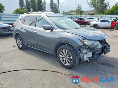 Czwarte zdjęcie samochodu z boku: 2018 NISSAN ROGUE SV VIN:KNMAT2MT5JP530307 - miniatura