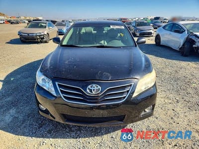 Piąte zdjęcie samochodu w środku: 2010 TOYOTA CAMRY XLE V6 VIN:4T1BK3EK3AU108388 - miniatura