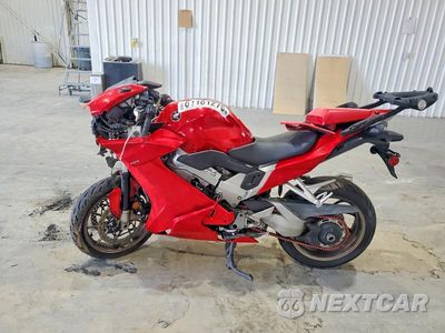 Trzecie zdjęcie samochodu z tyłu: 2014 HONDA VFR800 F VIN:JH2RC791XEK000643 - miniatura