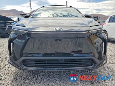 Piąte zdjęcie samochodu w środku: 2024 TOYOTA BZ4X XLE VIN:JTMABACA0RA077645 - miniatura