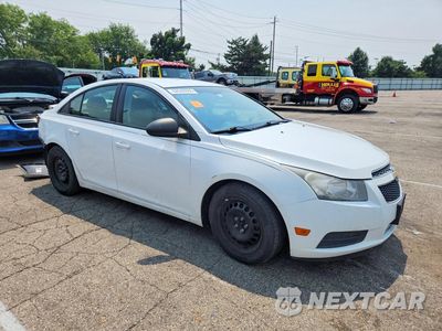 Czwarte zdjęcie samochodu z boku: 2013 CHEVROLET CRUZE LS VIN:1G1PA5SH8D7116208 - miniatura