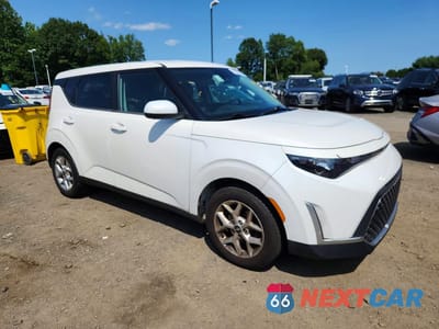 Czwarte zdjęcie samochodu z boku: 2023 KIA SOUL LX VIN:KNDJ23AU7P7876194 - miniatura