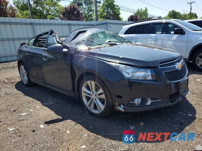 Czwarte zdjęcie samochodu z boku: 2013 CHEVROLET CRUZE LTZ VIN:1G1PG5SB8D7110709 - miniatura