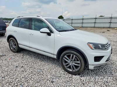 Czwarte zdjęcie samochodu z boku: 2015 VOLKSWAGEN TOUAREG VIN:WVGEP9BP7FD007704 - miniatura