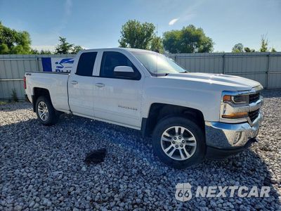 Czwarte zdjęcie samochodu z boku: 2017 CHEVROLET SILVERADO K1500 LT VIN:1GCVKREH1HZ398555 - miniatura
