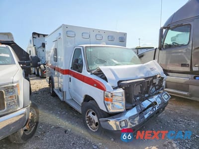 Czwarte zdjęcie samochodu z boku: 2019 FORD ECONOLINE VIN:1FDWE3FS1KDC66382 - miniatura