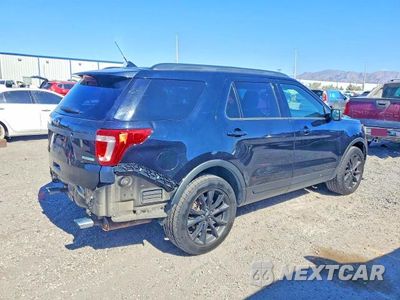 Trzecie zdjęcie samochodu z tyłu: 2018 FORD EXPLORER XLT VIN:1FM5K8D89JGC27724 - miniatura