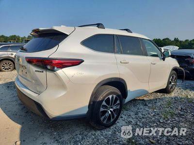 Trzecie zdjęcie samochodu z tyłu: 2023 TOYOTA HIGHLANDER HYBRID XLE VIN:5TDKBRCH4PS585729 - miniatura