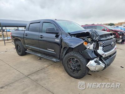 Czwarte zdjęcie samochodu z boku: 2018 TOYOTA TUNDRA CREWMAX SR5 VIN:5TFDW5F17JX691727 - miniatura