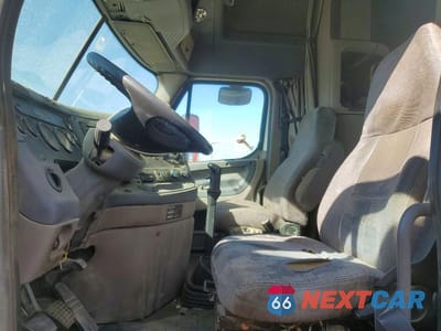 Zdjęcie 7 z 14 samochodu: 2011 FREIGHTLINER CASCADIA VIN:1FUJGLDR3BSBD7281 - miniatura
