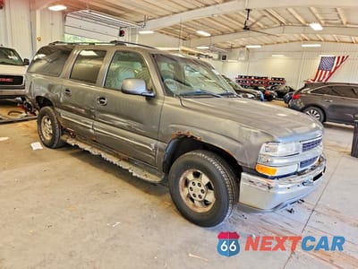 Czwarte zdjęcie samochodu z boku: 2002 CHEVROLET SUBURBAN K1500 VIN:1GNFK16Z72J126280 - miniatura