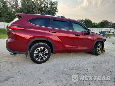 Trzecie zdjęcie samochodu z tyłu: 2020 TOYOTA HIGHLANDER HYBRID XLE VIN:5TDGARAH1LS500481 - miniatura