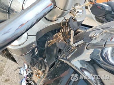 Zdjęcie 8 z 9 samochodu: 2005 SUZUKI C90 VIN:JS1VY52A352105509 - miniatura