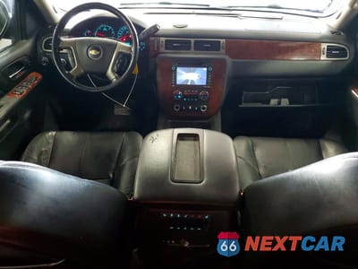 Zdjęcie 8 z 14 samochodu: 2012 CHEVROLET SUBURBAN K1500 LT VIN:1GNSKJE78CR182200 - miniatura