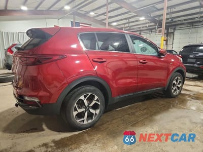 Trzecie zdjęcie samochodu z tyłu: 2021 KIA SPORTAGE LX VIN:KNDPMCAC5M7937372 - miniatura