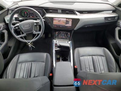 Zdjęcie 8 z 13 samochodu: 2021 AUDI E-TRON PREMIUM VIN:WA1AAAGE0MB010699 - miniatura
