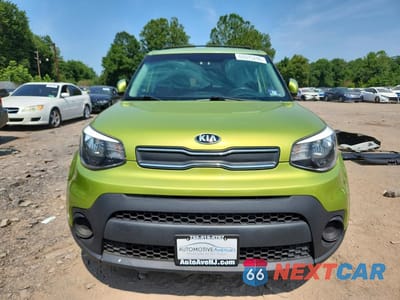 Piąte zdjęcie samochodu w środku: 2017 KIA SOUL BASE VIN:KNDJN2A24H7880088 - miniatura