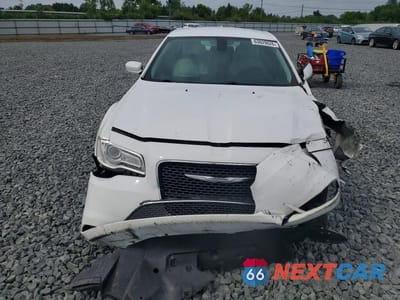 Piąte zdjęcie samochodu w środku: 2015 CHRYSLER 300 LIMITED VIN:2C3CCAAG1FH786034 - miniatura