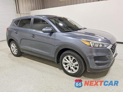 Czwarte zdjęcie samochodu z boku: 2019 HYUNDAI TUCSON SE VIN:KM8J23A43KU036869 - miniatura