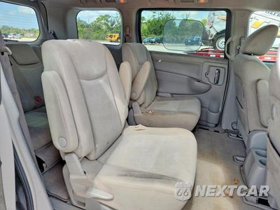 Zdjęcie 11 z 13 samochodu: 2017 NISSAN QUEST SV VIN:JN8AE2KP4H9166612 - miniatura