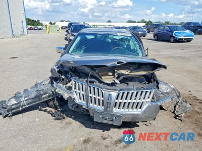 Piąte zdjęcie samochodu w środku: 2011 LINCOLN MKZ VIN:3LNHL2JC2BR768981 - miniatura