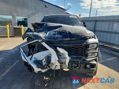 Piąte zdjęcie samochodu w środku: 2023 FORD F350 VIN:1FT8W3BTXPED48184 - miniatura