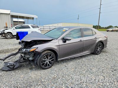 2024 TOYOTA CAMRY SE 4T1G11AK6RU260695 - główne zdjęcie licytacji z USA - miniatura