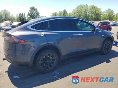 Trzecie zdjęcie samochodu z tyłu: 2016 TESLA MODEL X VIN:5YJXCBE24GF005502 - miniatura