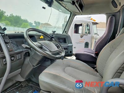 Zdjęcie 8 z 13 samochodu: 2024 VOLVO VN VNL VIN:4V4NB9EG6RN664057 - miniatura